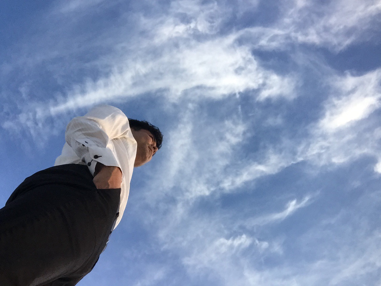 この青い空のように澄み切った心になるように。 わいざん公式サイト